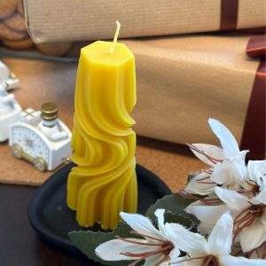 Bišu vaska svece “Viļņi apkārt salai” ar "Vakara krēslas" aromātu