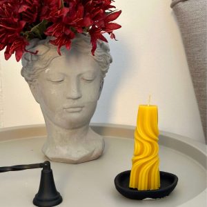 Bišu vaska svece “Viļņi apkārt salai” ar "Vakara krēslas" aromātu